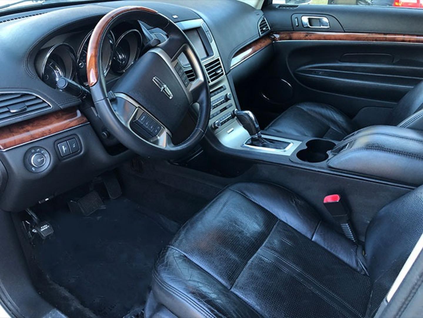 2010 Lincoln MKT FWD (2LMHJ5FR7AB) with an 3.7L V6 DOHC 24V engine, 6-Speed Automatic transmission, located at 7710 Tara Blvd, Jonesboro, GA, 30236, (678) 450-1000, 33.544365, -84.367821 - Photo#8