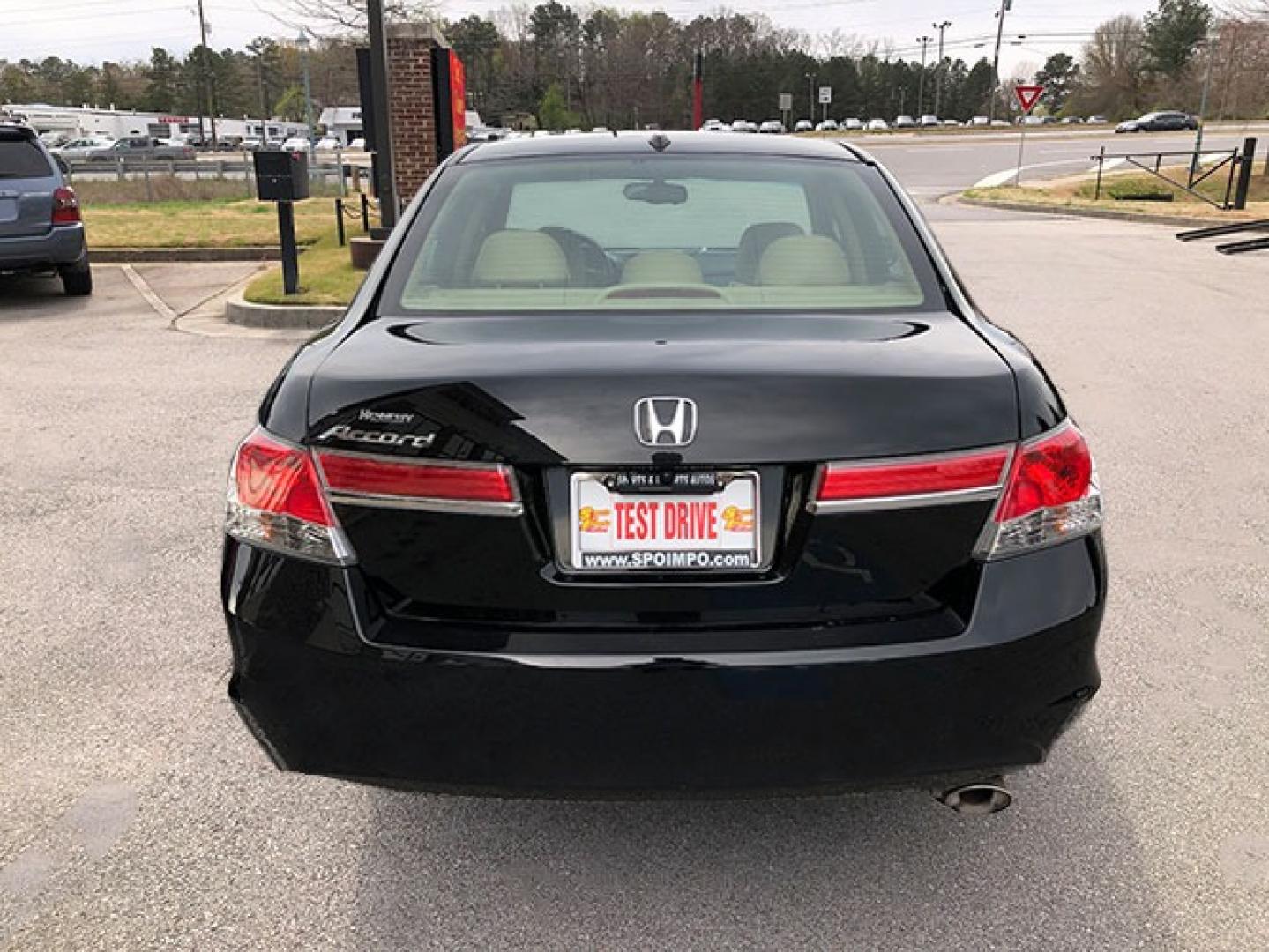 2011 Honda Accord EX-L Sedan AT (1HGCP2F80BA) with an 2.4L L4 DOHC 16V engine, 5-Speed Automatic transmission, located at 620 Jesse Jewell Pkwy, Gainesville, GA, 30501, (678) 450-1000, 34.305923, -83.809784 - Photo#5