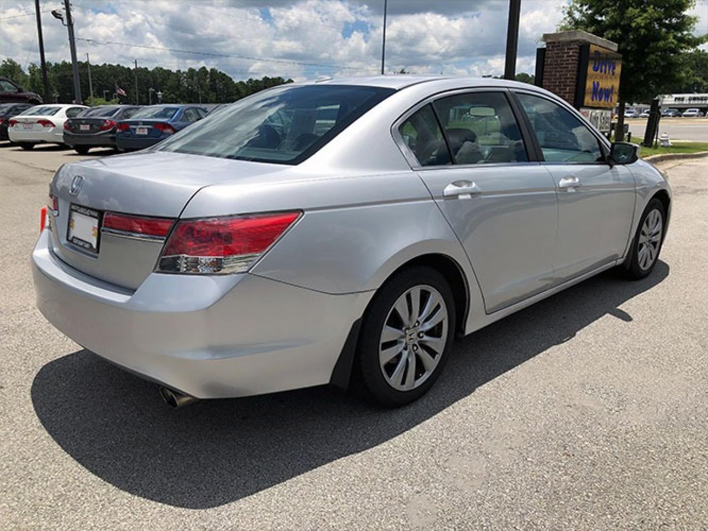2011 Honda Accord EX-L Sedan AT (1HGCP2F83BA) with an 2.4L L4 DOHC 16V engine, 5-Speed Automatic transmission, located at 7710 Tara Blvd, Jonesboro, GA, 30236, (678) 450-1000, 33.544365, -84.367821 - Photo#6