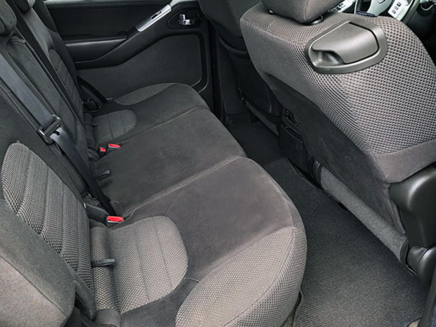 2011 Nissan Pathfinder LE 2WD (5N1AR1NN2BC) with an 4.0L V6 DOHC 24V engine, 5-Speed Automatic transmission, located at 7710 Tara Blvd, Jonesboro, GA, 30236, (678) 450-1000, 33.544365, -84.367821 - Photo#13