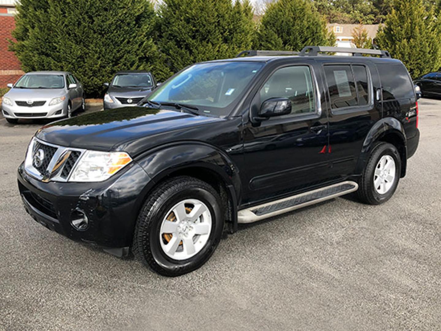 2011 Nissan Pathfinder LE 2WD (5N1AR1NN2BC) with an 4.0L V6 DOHC 24V engine, 5-Speed Automatic transmission, located at 7710 Tara Blvd, Jonesboro, GA, 30236, (678) 450-1000, 33.544365, -84.367821 - Photo#2