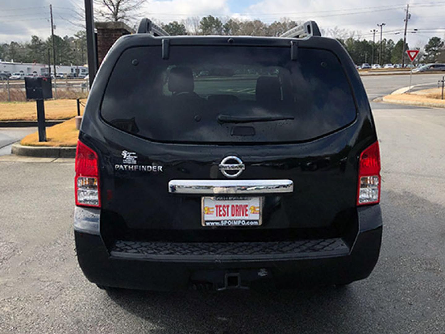 2011 Nissan Pathfinder LE 2WD (5N1AR1NN2BC) with an 4.0L V6 DOHC 24V engine, 5-Speed Automatic transmission, located at 7710 Tara Blvd, Jonesboro, GA, 30236, (678) 450-1000, 33.544365, -84.367821 - Photo#5
