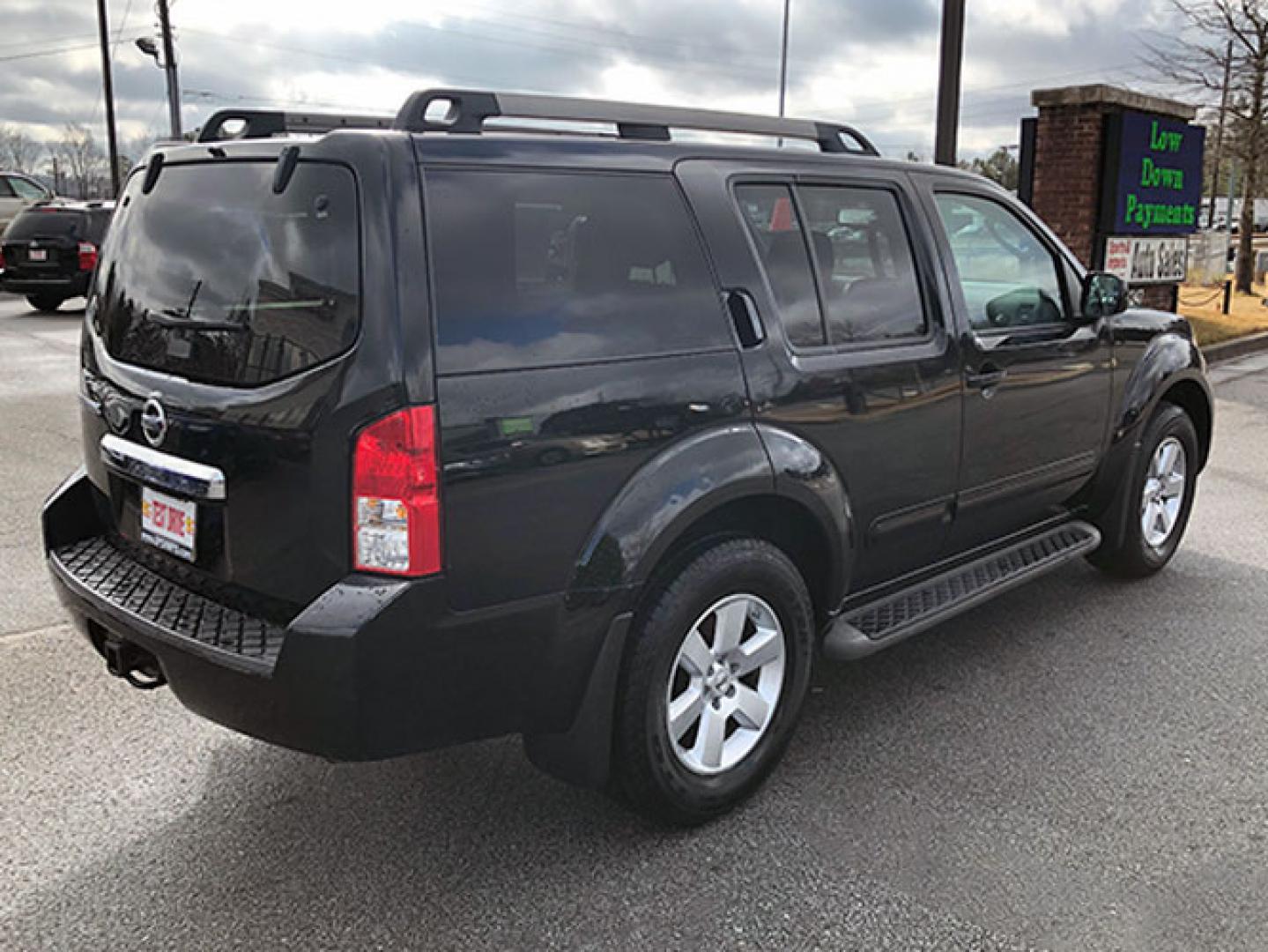 2011 Nissan Pathfinder LE 2WD (5N1AR1NN2BC) with an 4.0L V6 DOHC 24V engine, 5-Speed Automatic transmission, located at 7710 Tara Blvd, Jonesboro, GA, 30236, (678) 450-1000, 33.544365, -84.367821 - Photo#8