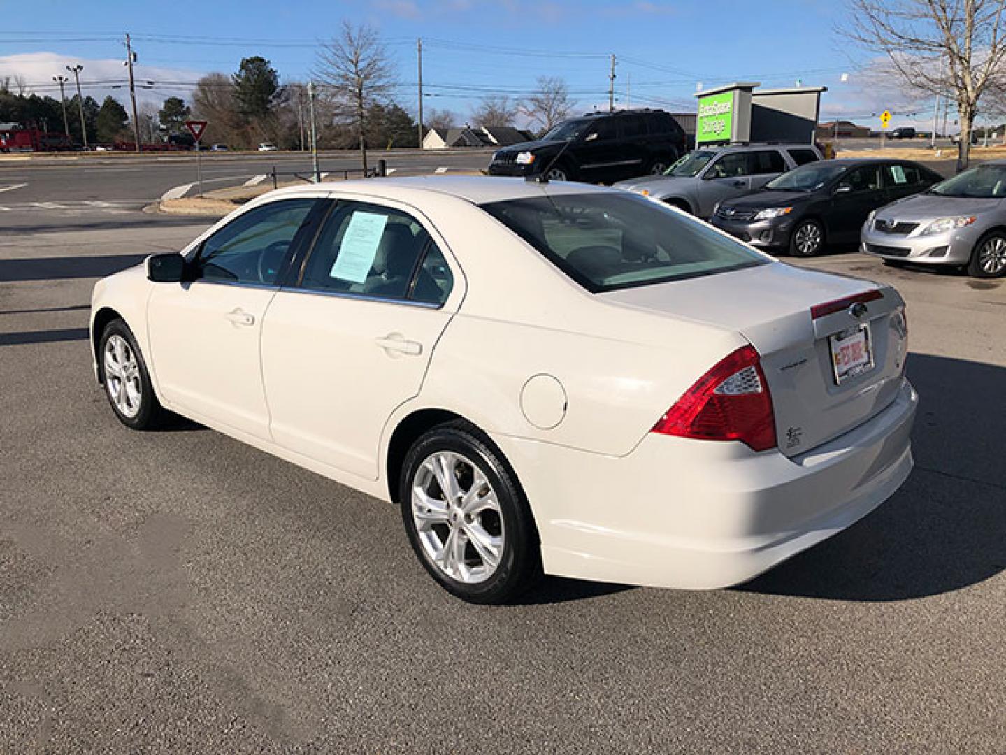 2012 Ford Fusion SE (3FAHP0HA5CR) with an 2.5L L4 DOHC 16V engine, located at 620 Jesse Jewell Pkwy, Gainesville, GA, 30501, (678) 450-1000, 34.305923, -83.809784 - Photo#4
