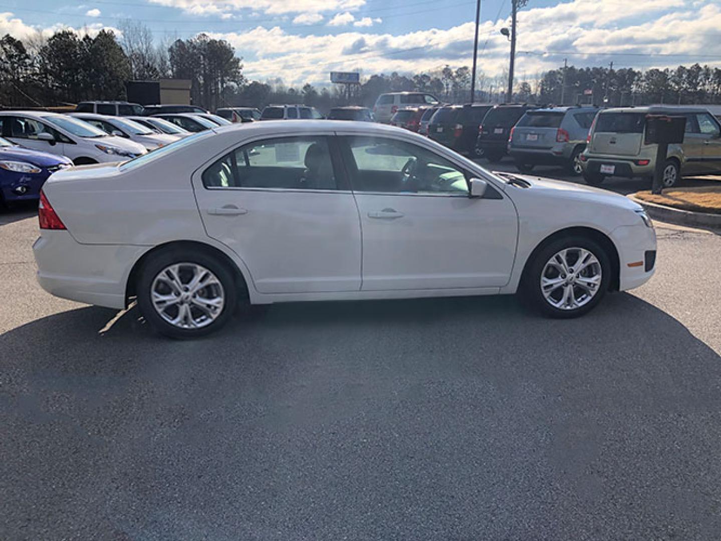 2012 Ford Fusion SE (3FAHP0HA5CR) with an 2.5L L4 DOHC 16V engine, located at 620 Jesse Jewell Pkwy, Gainesville, GA, 30501, (678) 450-1000, 34.305923, -83.809784 - Photo#7