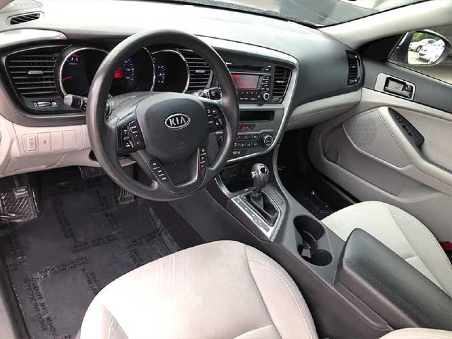 2012 Kia Optima LX MT (5XXGM4A78CG) with an 2.4L L4 DOHC 16V engine, 6-Speed Automatic transmission, located at 620 Jesse Jewell Pkwy, Gainesville, GA, 30501, (678) 450-1000, 34.305923, -83.809784 - Photo#5