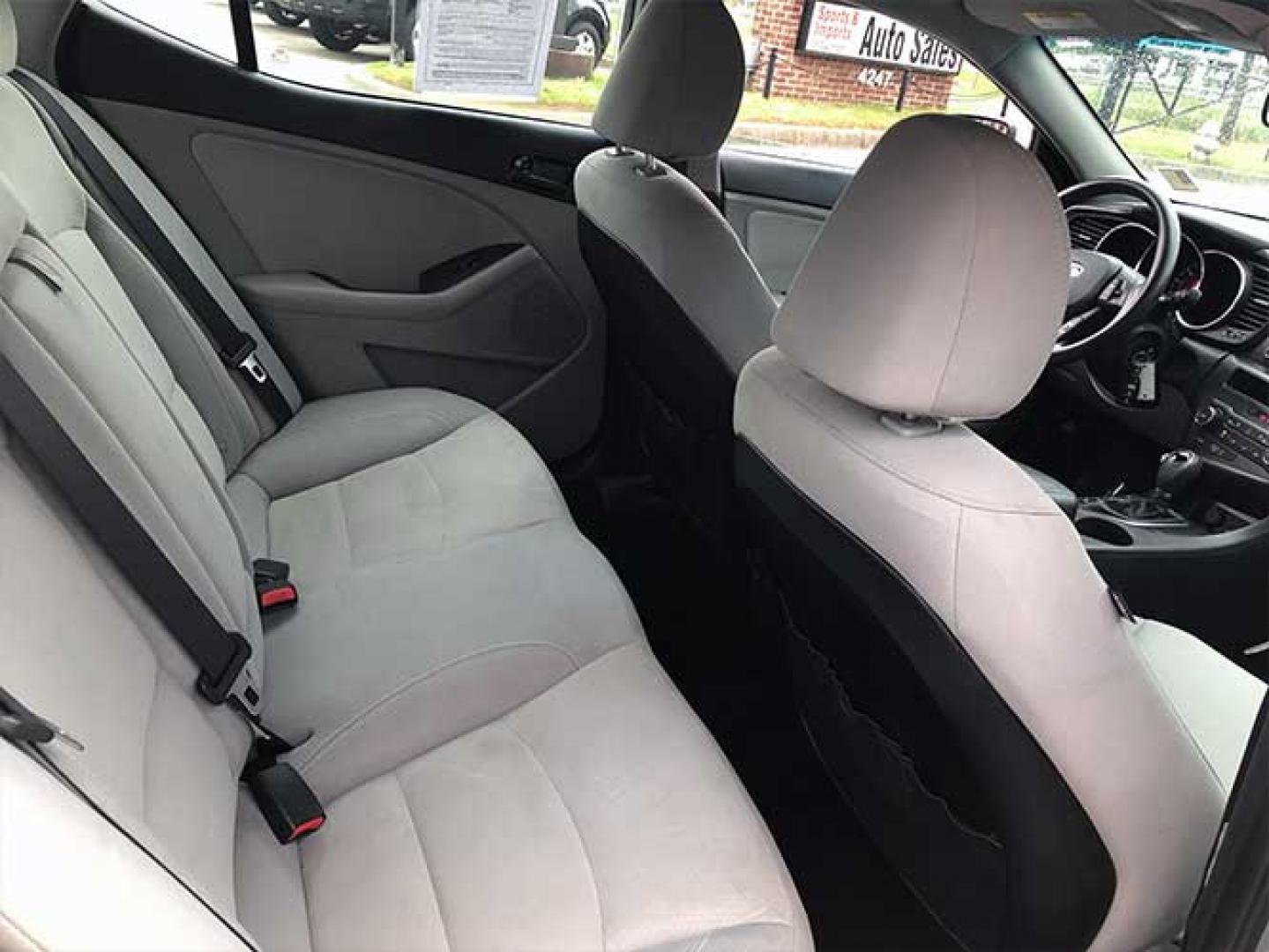 2012 Kia Optima LX MT (5XXGM4A78CG) with an 2.4L L4 DOHC 16V engine, 6-Speed Automatic transmission, located at 620 Jesse Jewell Pkwy, Gainesville, GA, 30501, (678) 450-1000, 34.305923, -83.809784 - Photo#7