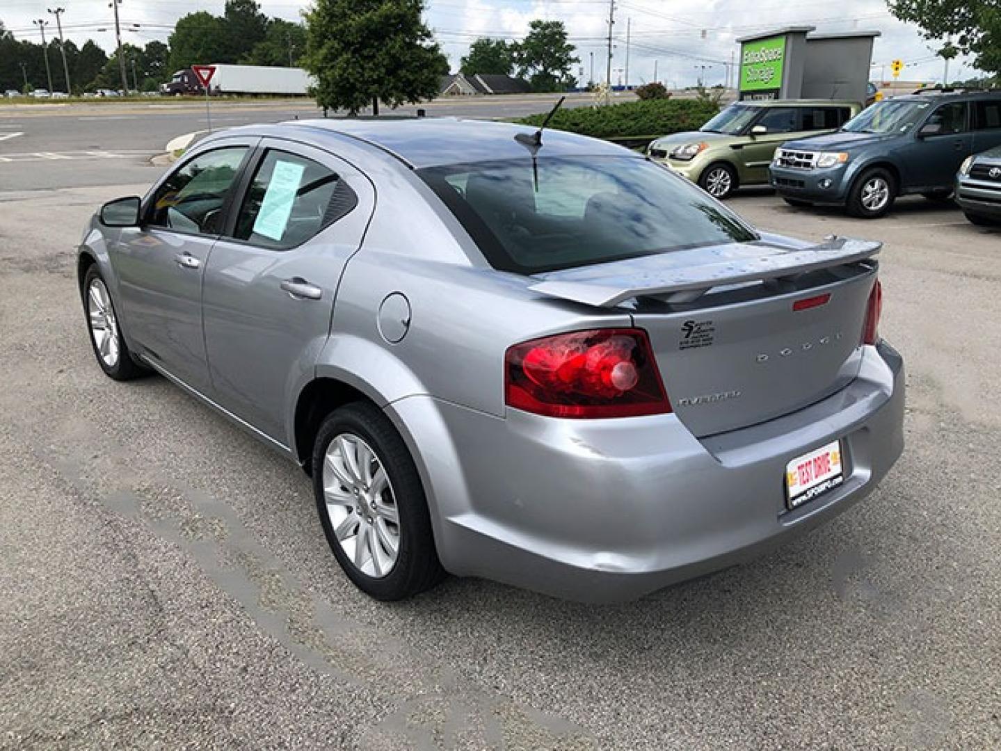 2014 Dodge Avenger SXT (1C3CDZCB3EN) with an 2.4L L4 DOHC 16V engine, 6-Speed Automatic transmission, located at 620 Jesse Jewell Pkwy, Gainesville, GA, 30501, (678) 450-1000, 34.305923, -83.809784 - Photo#4