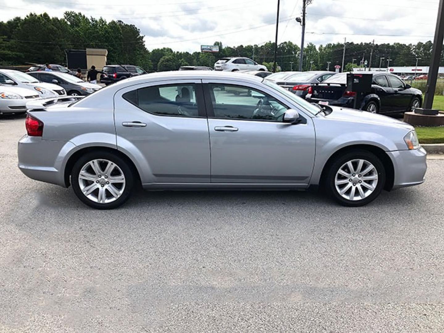 2014 Dodge Avenger SXT (1C3CDZCB3EN) with an 2.4L L4 DOHC 16V engine, 6-Speed Automatic transmission, located at 620 Jesse Jewell Pkwy, Gainesville, GA, 30501, (678) 450-1000, 34.305923, -83.809784 - Photo#7