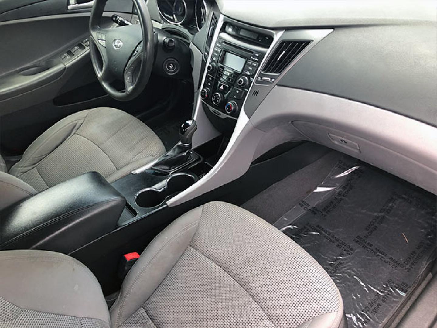 2014 Hyundai Sonata GLS (5NPEB4AC8EH) with an 2.4L L4 DOHC 16V engine, 6-Speed Automatic transmission, located at 620 Jesse Jewell Pkwy, Gainesville, GA, 30501, (678) 450-1000, 34.305923, -83.809784 - Photo#10