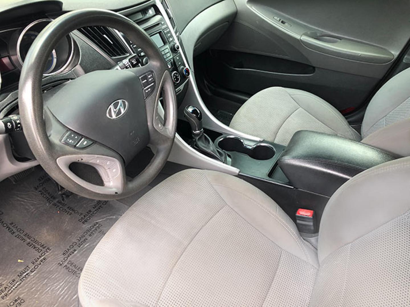 2014 Hyundai Sonata GLS (5NPEB4AC8EH) with an 2.4L L4 DOHC 16V engine, 6-Speed Automatic transmission, located at 620 Jesse Jewell Pkwy, Gainesville, GA, 30501, (678) 450-1000, 34.305923, -83.809784 - Photo#8