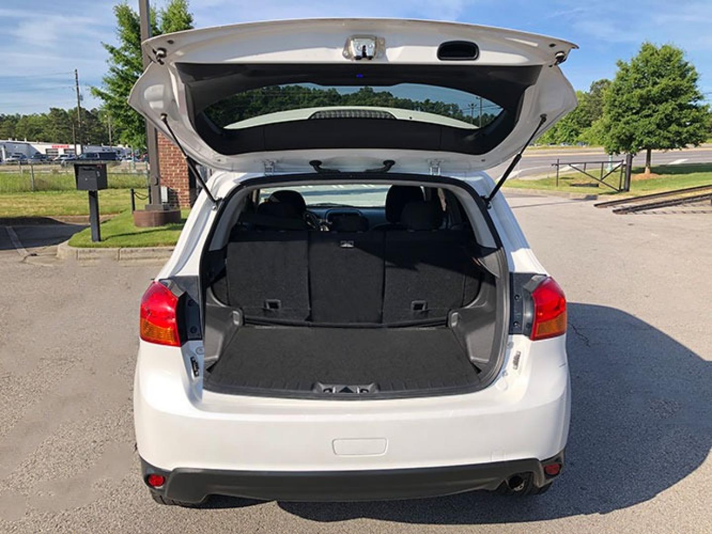 2015 Mitsubishi Outlander Sport ES 2WD (4A4AP3AU7FE) with an 2.0L L4 DOHC 16V engine, Cvt transmission, located at 7710 Tara Blvd, Jonesboro, GA, 30236, (678) 450-1000, 33.544365, -84.367821 - Photo#4