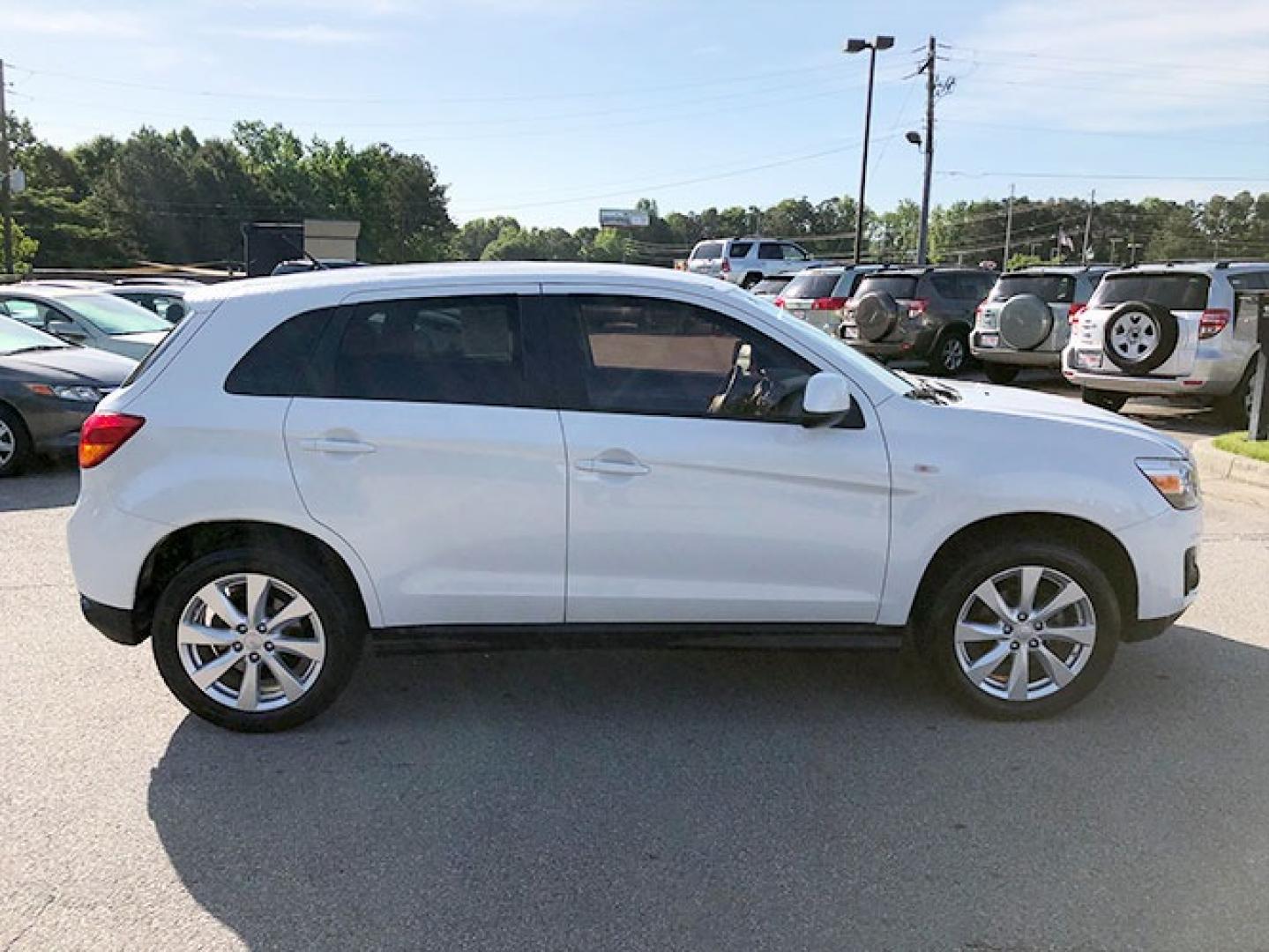 2015 Mitsubishi Outlander Sport ES 2WD (4A4AP3AU7FE) with an 2.0L L4 DOHC 16V engine, Cvt transmission, located at 7710 Tara Blvd, Jonesboro, GA, 30236, (678) 450-1000, 33.544365, -84.367821 - Photo#6