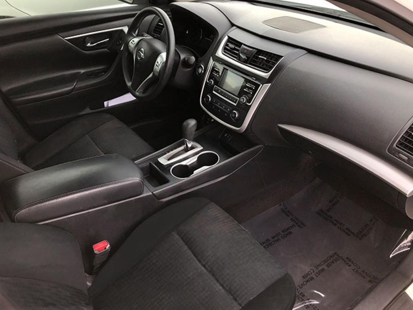 2016 Nissan Altima 2.5 SL (1N4AL3AP2GC) with an 2.5L L4 DOHC 16V engine, CVT transmission, located at 7710 Tara Blvd, Jonesboro, GA, 30236, (678) 450-1000, 33.544365, -84.367821 - Photo#11