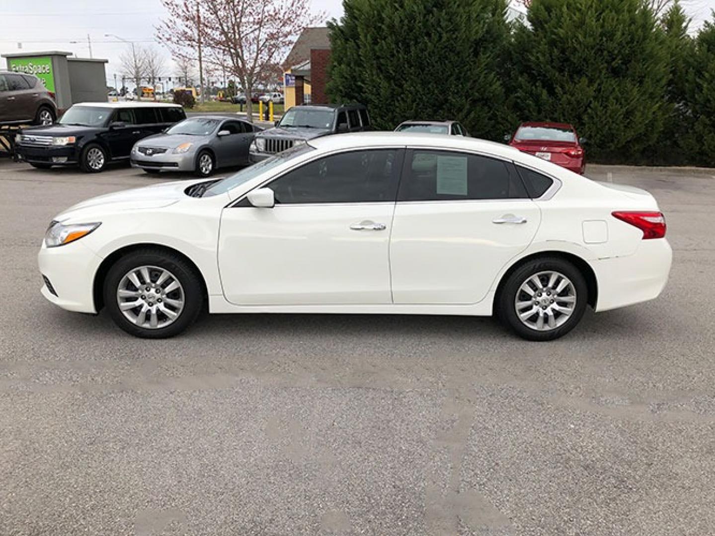 2016 Nissan Altima 2.5 SL (1N4AL3AP2GC) with an 2.5L L4 DOHC 16V engine, CVT transmission, located at 7710 Tara Blvd, Jonesboro, GA, 30236, (678) 450-1000, 33.544365, -84.367821 - Photo#3