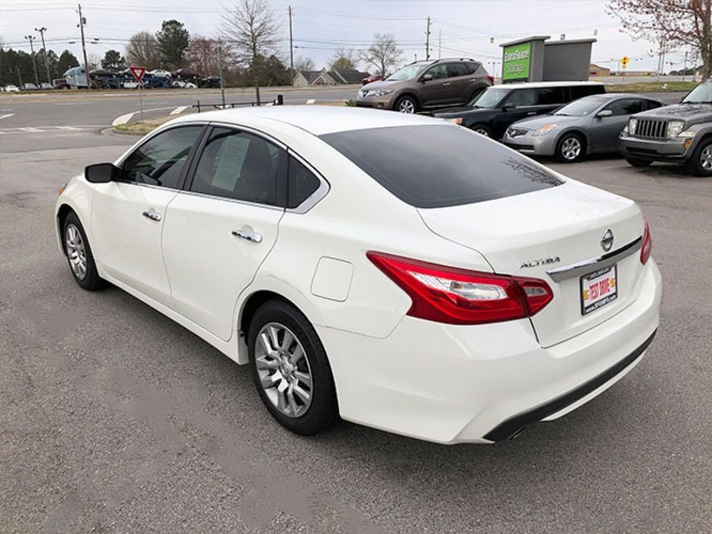 2016 Nissan Altima 2.5 SL (1N4AL3AP2GC) with an 2.5L L4 DOHC 16V engine, CVT transmission, located at 7710 Tara Blvd, Jonesboro, GA, 30236, (678) 450-1000, 33.544365, -84.367821 - Photo#4