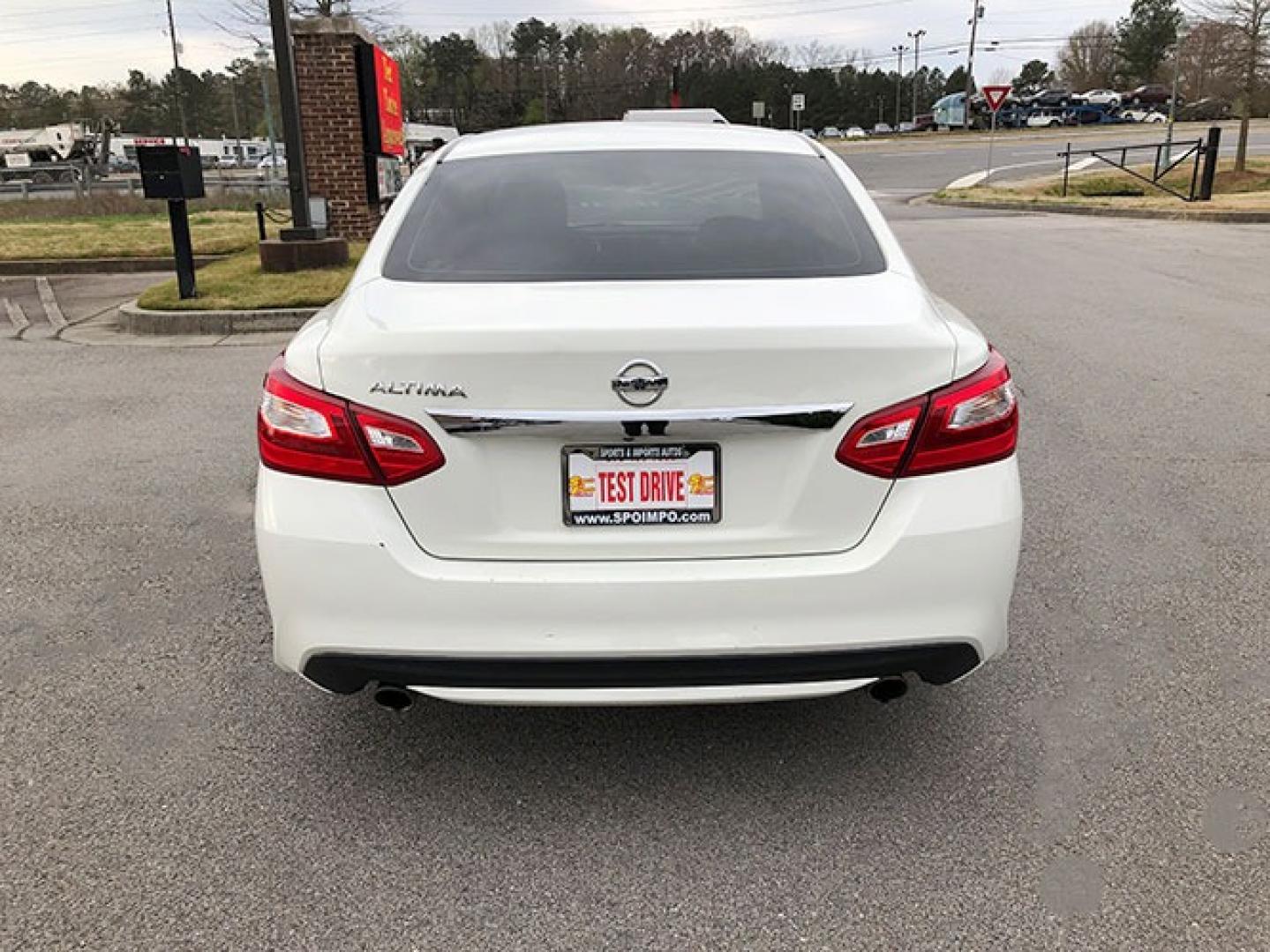 2016 Nissan Altima 2.5 SL (1N4AL3AP2GC) with an 2.5L L4 DOHC 16V engine, CVT transmission, located at 7710 Tara Blvd, Jonesboro, GA, 30236, (678) 450-1000, 33.544365, -84.367821 - Photo#5