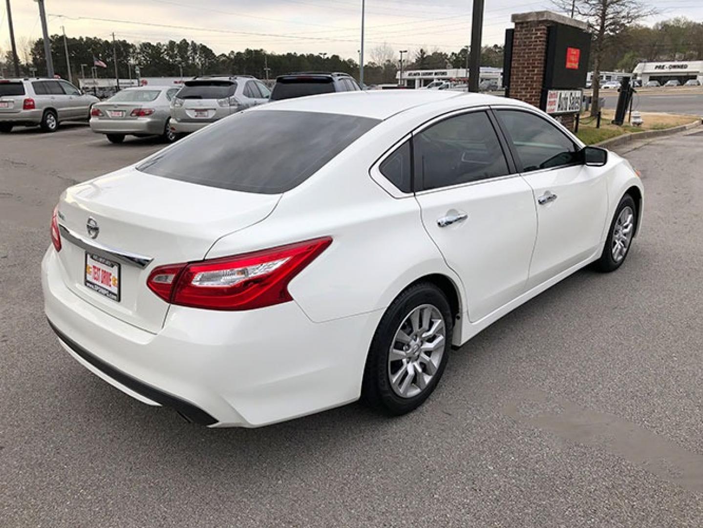 2016 Nissan Altima 2.5 SL (1N4AL3AP2GC) with an 2.5L L4 DOHC 16V engine, CVT transmission, located at 7710 Tara Blvd, Jonesboro, GA, 30236, (678) 450-1000, 33.544365, -84.367821 - Photo#6