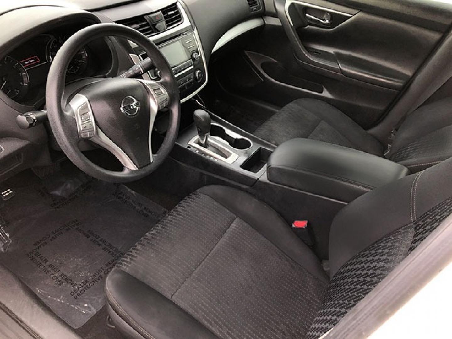 2016 Nissan Altima 2.5 SL (1N4AL3AP2GC) with an 2.5L L4 DOHC 16V engine, CVT transmission, located at 7710 Tara Blvd, Jonesboro, GA, 30236, (678) 450-1000, 33.544365, -84.367821 - Photo#8