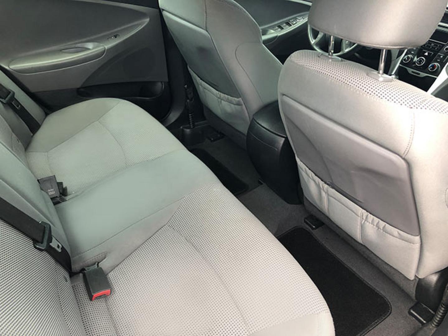 2014 Hyundai Sonata GLS (5NPEB4AC8EH) with an 2.4L L4 DOHC 16V engine, 6-Speed Automatic transmission, located at 620 Jesse Jewell Pkwy, Gainesville, GA, 30501, (678) 450-1000, 34.305923, -83.809784 - Photo#12